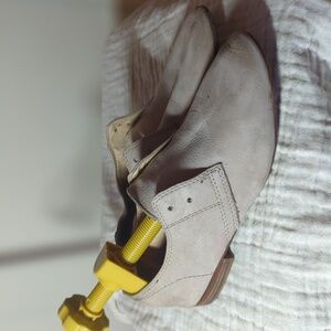 The softest beige FRYE Oxford